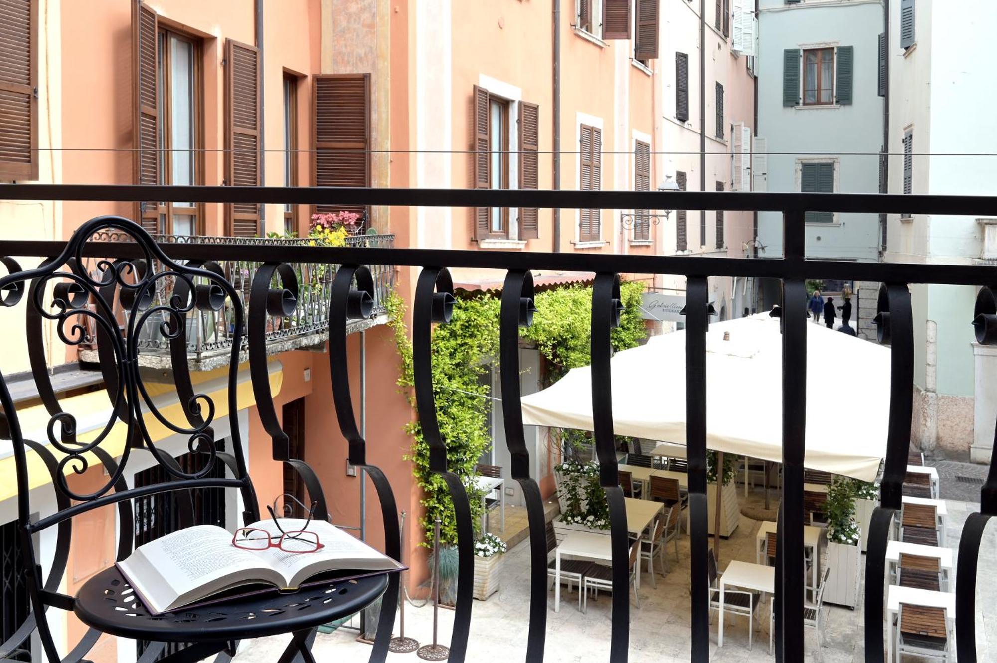 Cavour Apartments Salò Exteriör bild